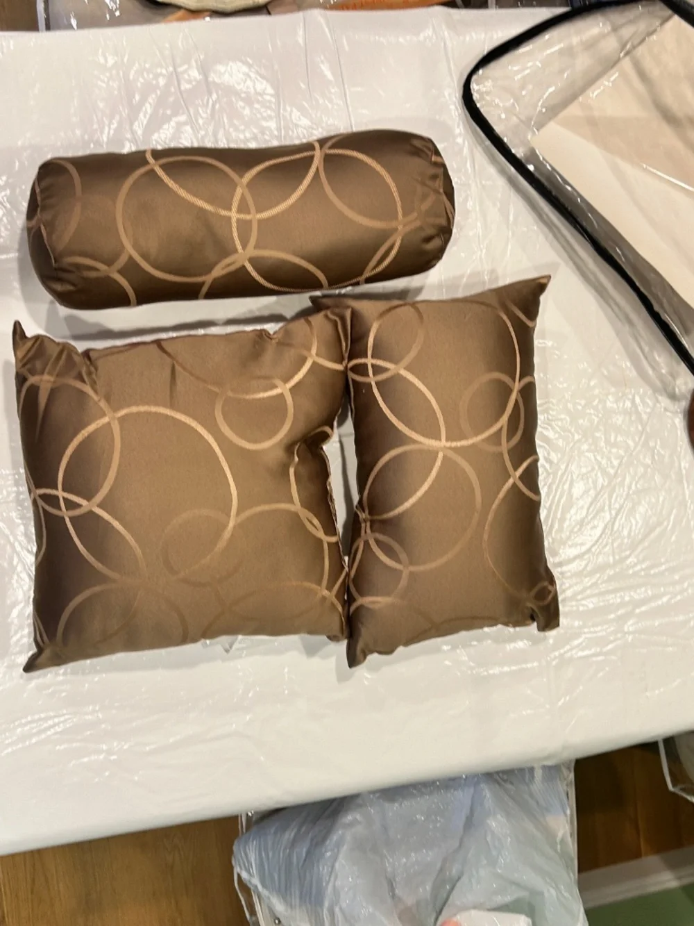 Queen 7-Piece Complete Bedding Set 1 Comforter 2 shams 1 bedskirt 3 pillows